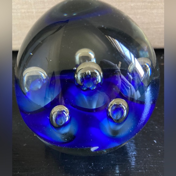 Art Glass Paperweight Cobalt Blue Base Controlled Bubbles 2.5" - Picture 7 of 7